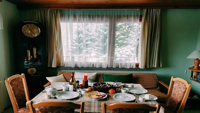 A table with food on it